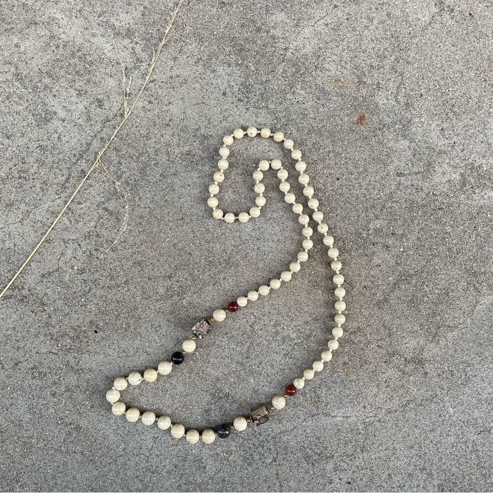 Vintage. Cream Pearl and Square Garnet Bead